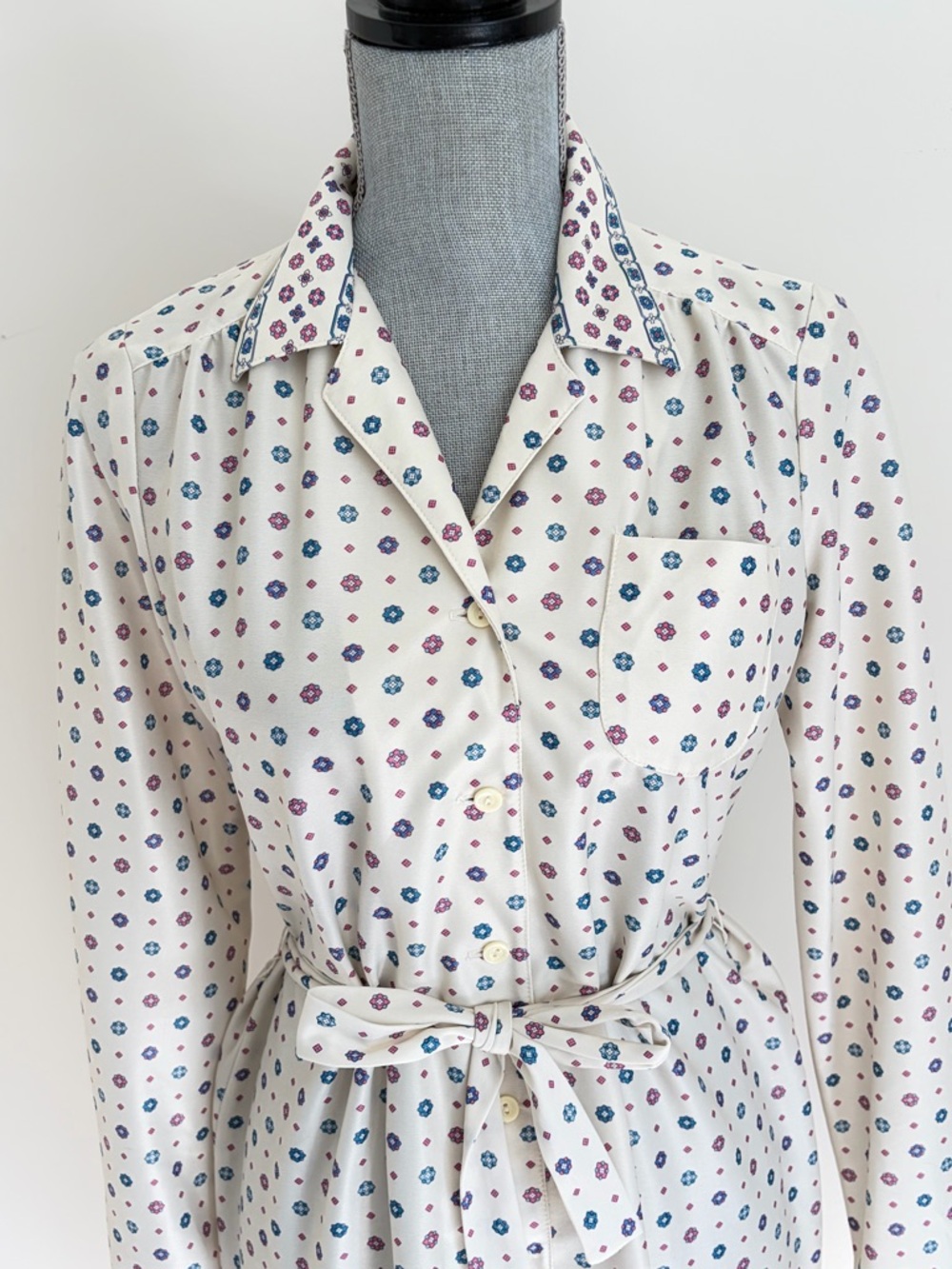 Vintage Floral Day Dress. Button Down Cottage Core Long Sleeve Casual Dress - Picture 7 of 12